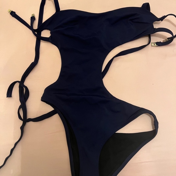 L’AGENT by Agent Provocateur Agata Navy One Piece Cut Out Open Back Swimsuit - Picture 3 of 3